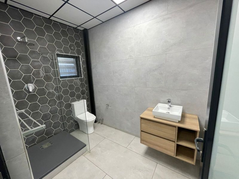 Office Space with Optional Warehouse Facilities – Industrial Area - Photo 8