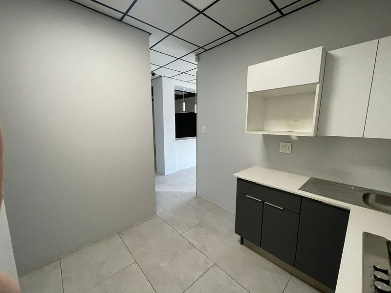 Office Space with Optional Warehouse Facilities – Industrial Area - Photo 6