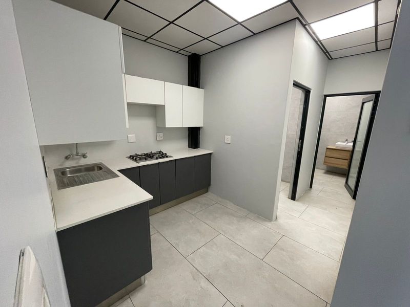 Office Space with Optional Warehouse Facilities – Industrial Area - Photo 5