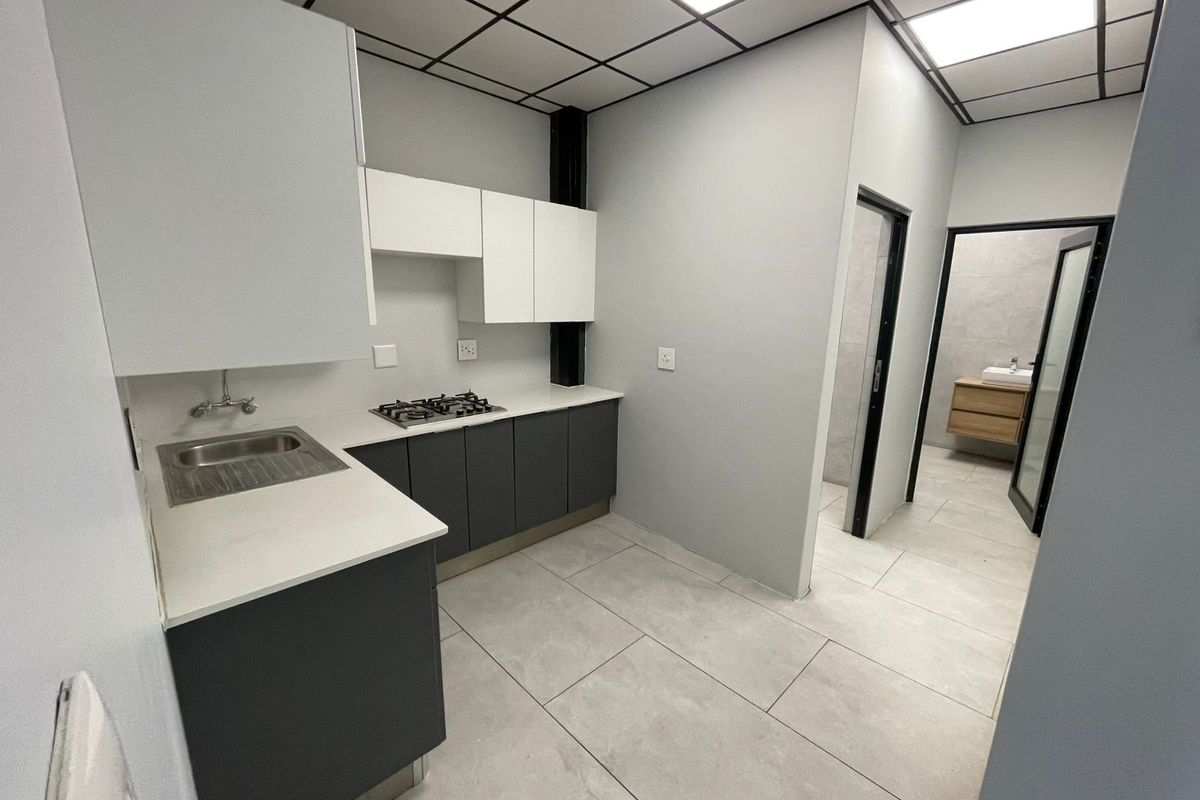 Office Space with Optional Warehouse Facilities – Industrial Area - Photo 5