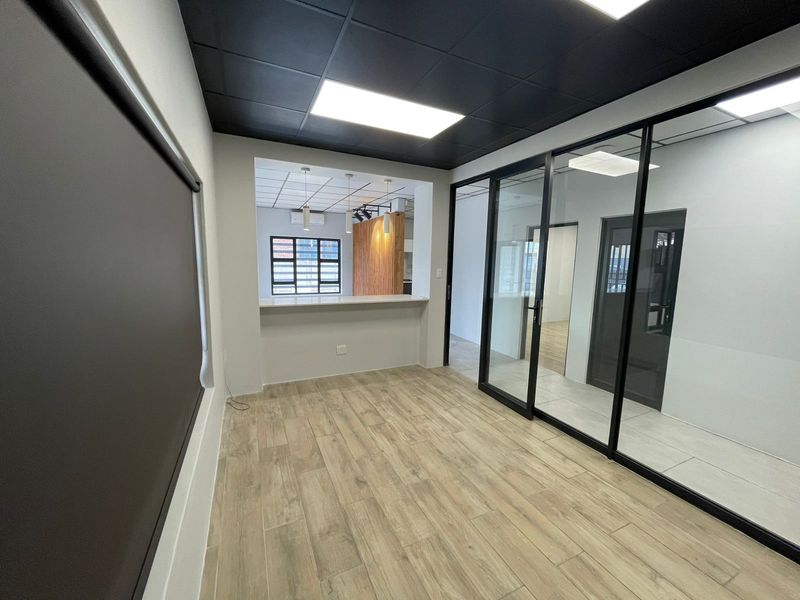 Office Space with Optional Warehouse Facilities – Industrial Area - Photo 2