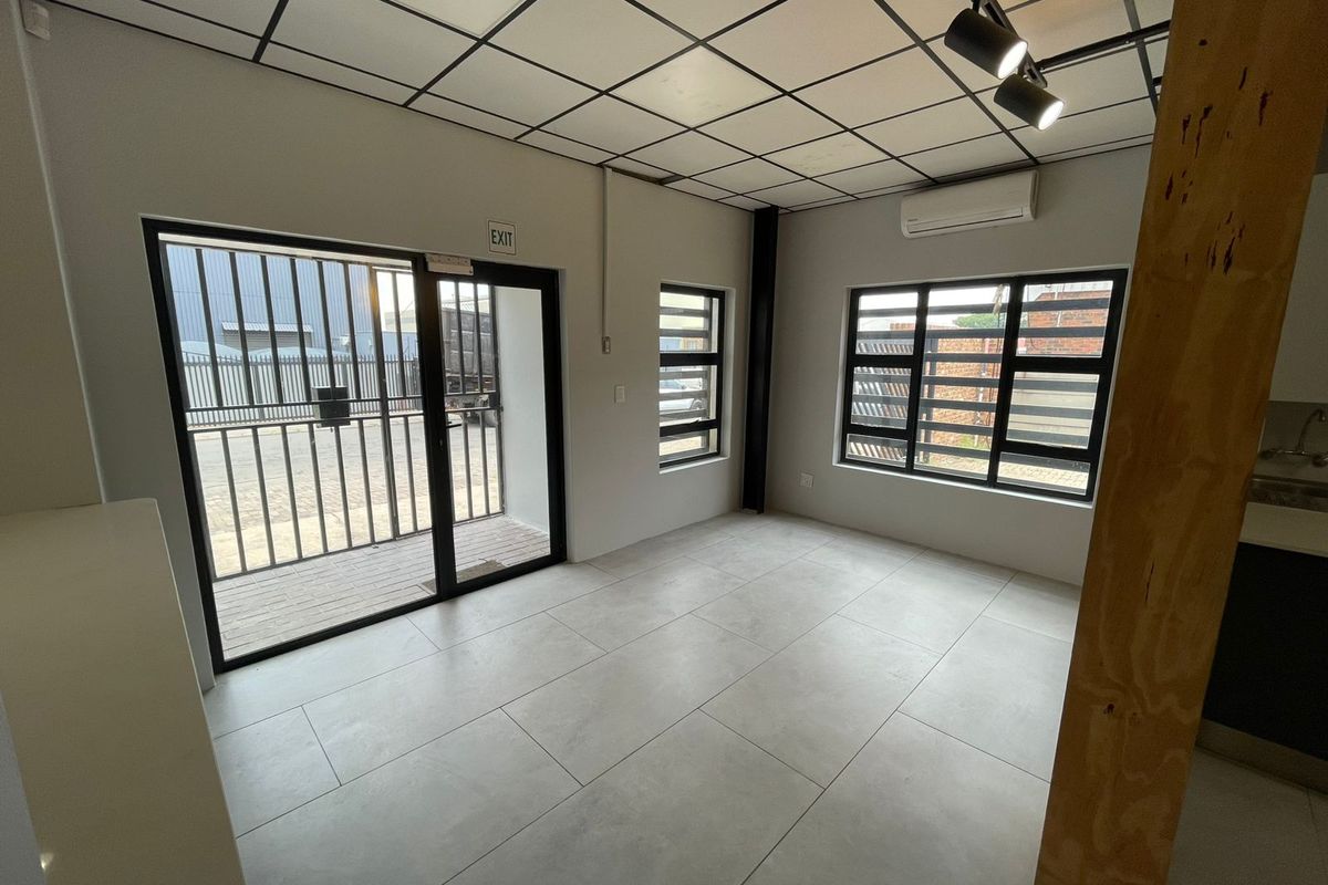 Office Space with Optional Warehouse Facilities – Industrial Area - Photo 3