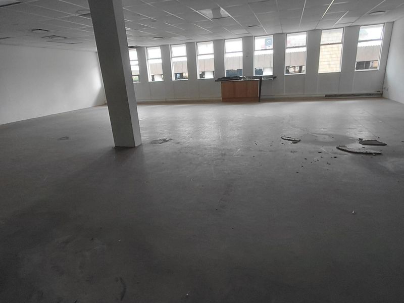 Large Office Space to Let – Sunnypark Shopping Centre, Trevenna - Photo 4