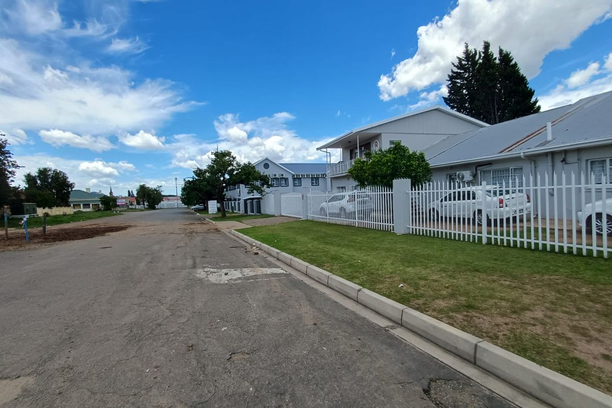 Commercial Building to Rent - Photo 2