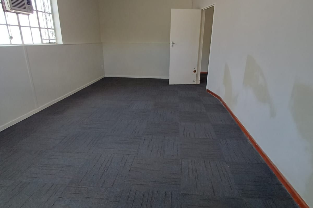 Commercial Building to Rent - Photo 4