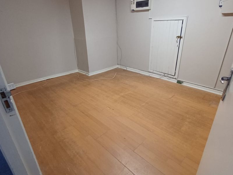 Commercial Office to Rent - Photo 9