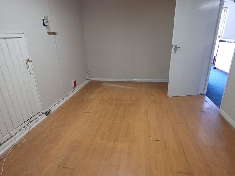 Commercial Office to Rent - Photo 8