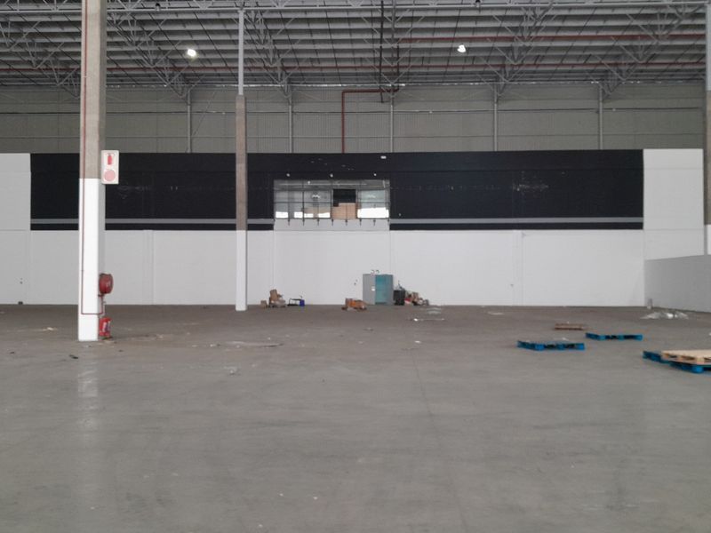 8,124m A-Grade Warehouse To Let in Midway Park Vorna Valley - Photo 2