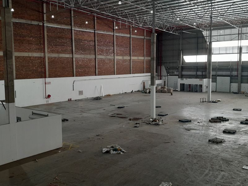 8,124m A-Grade Warehouse To Let in Midway Park Vorna Valley - Photo 3