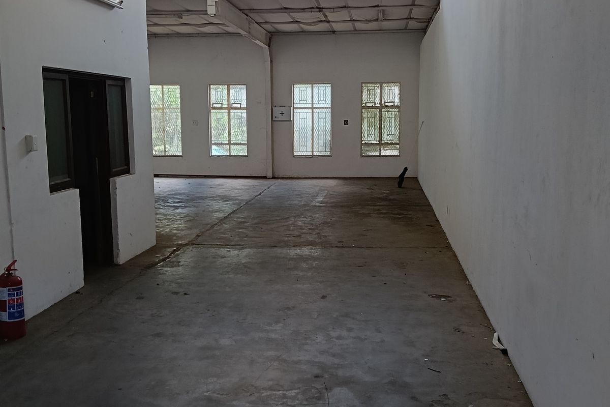 Factory/warehouse/workshop to let - Photo 3
