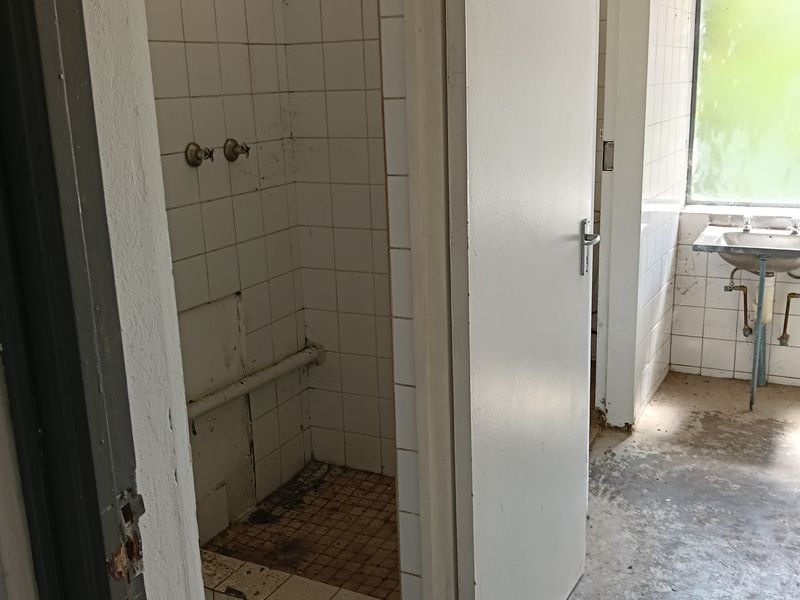 Factory/warehouse/workshop to let - Photo 10