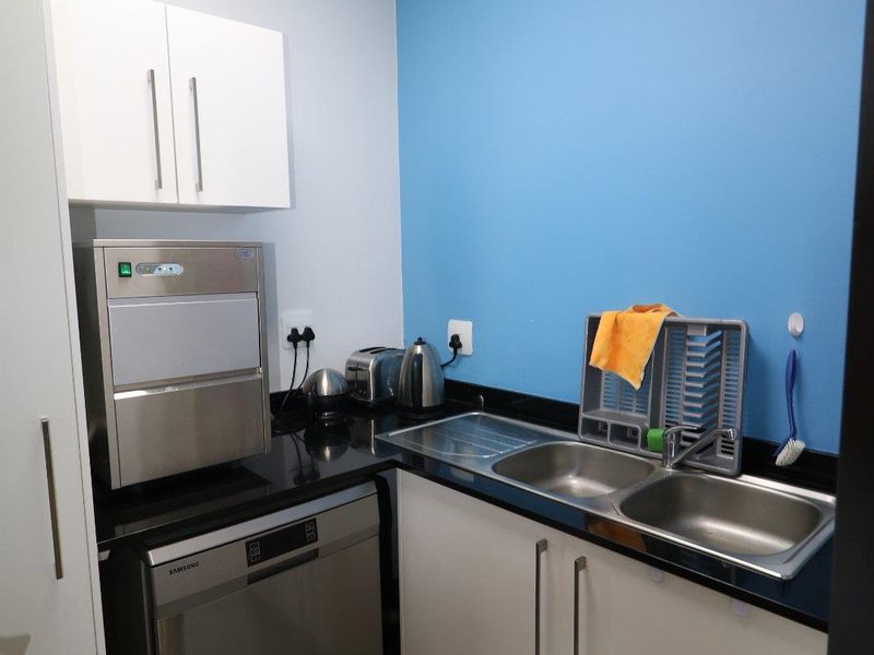 Commercial office to let or for sale in Corner Main Office Park located just off Main Road Bryanston - Photo 9