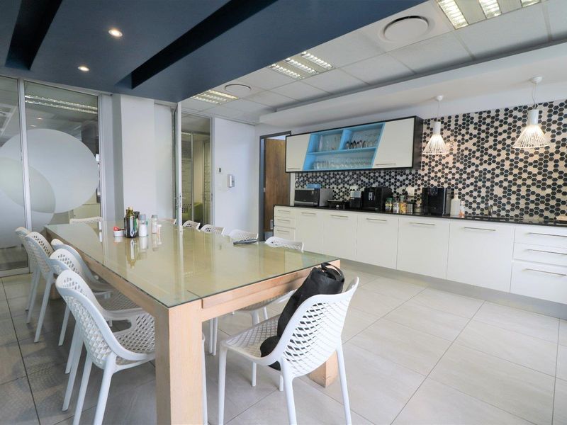 Commercial office to let or for sale in Corner Main Office Park located just off Main Road Bryanston - Photo 6