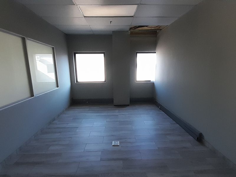 1,879m First Floor Office Space To Let - Photo 9