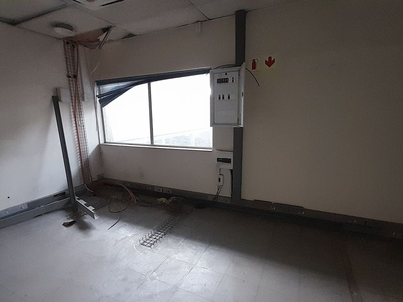 1,879m First Floor Office Space To Let - Photo 8