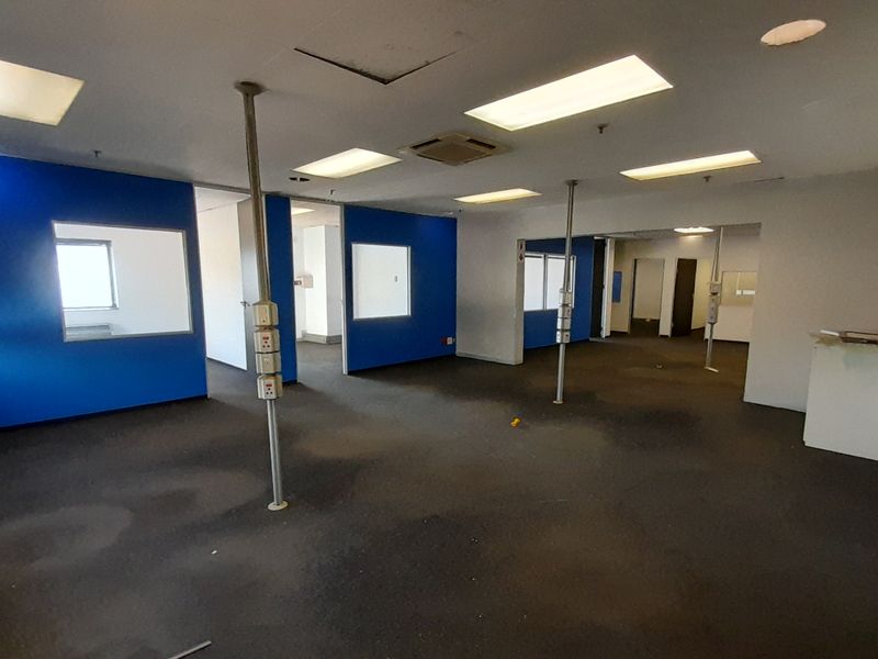 1,879m First Floor Office Space To Let - Photo 6