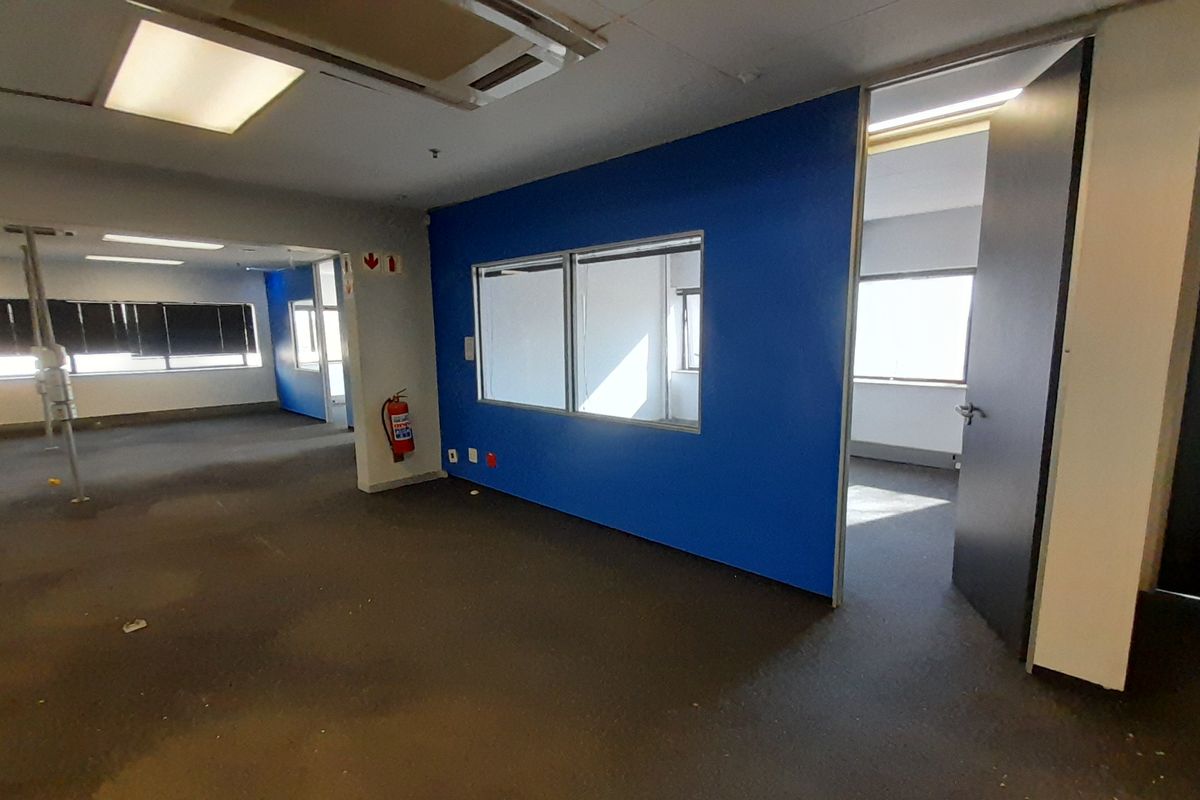1,879m First Floor Office Space To Let - Photo 4