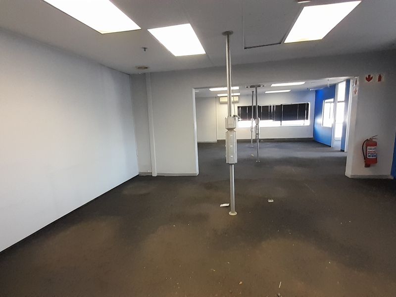 1,879m First Floor Office Space To Let - Photo 3