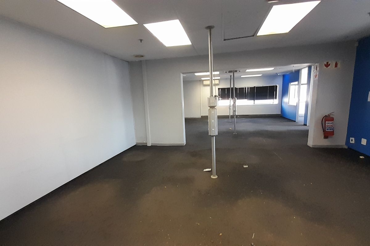 1,879m First Floor Office Space To Let - Photo 3