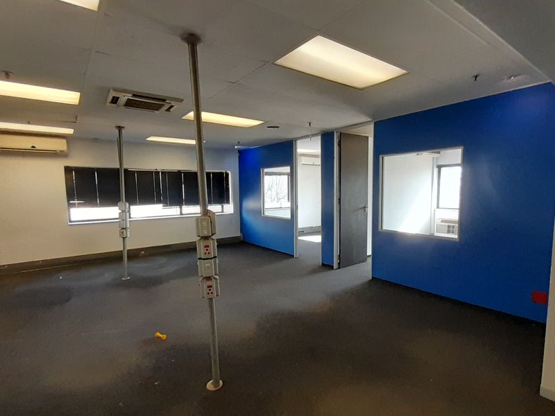 1,879m First Floor Office Space To Let - Photo 5