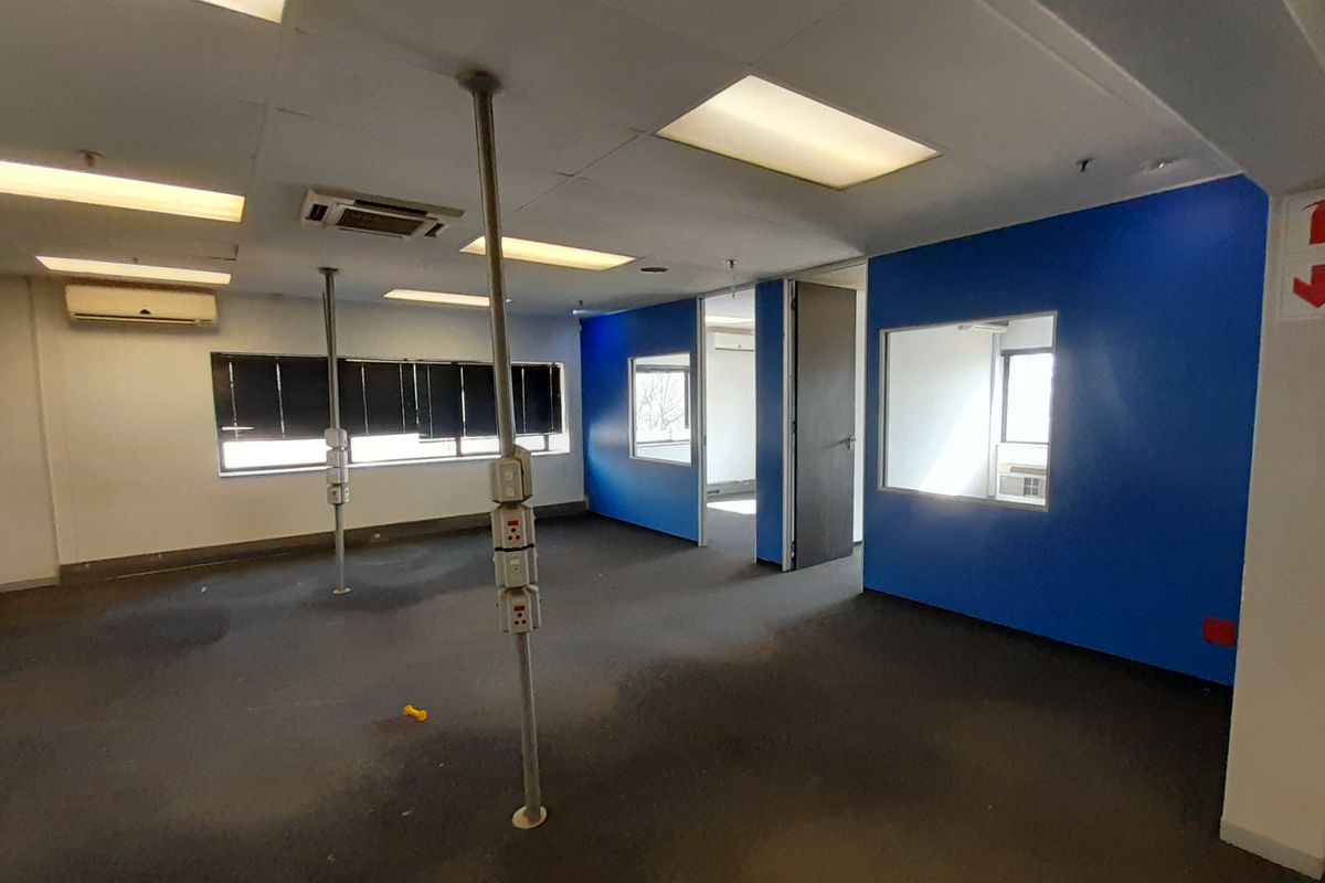 1,879m First Floor Office Space To Let - Photo 5