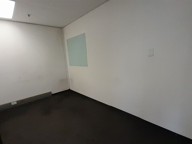 1,879m First Floor Office Space To Let - Photo 2