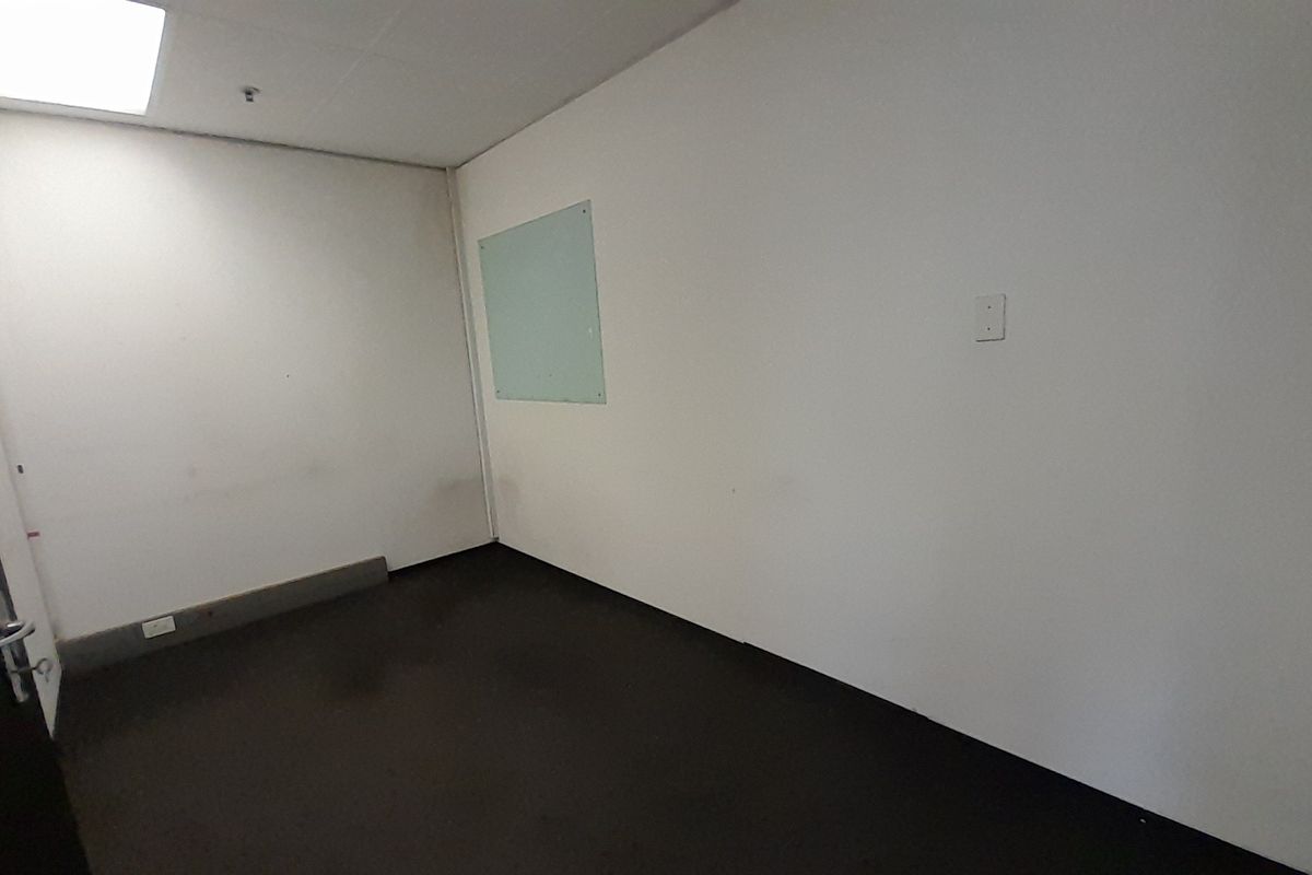 1,879m First Floor Office Space To Let - Photo 2