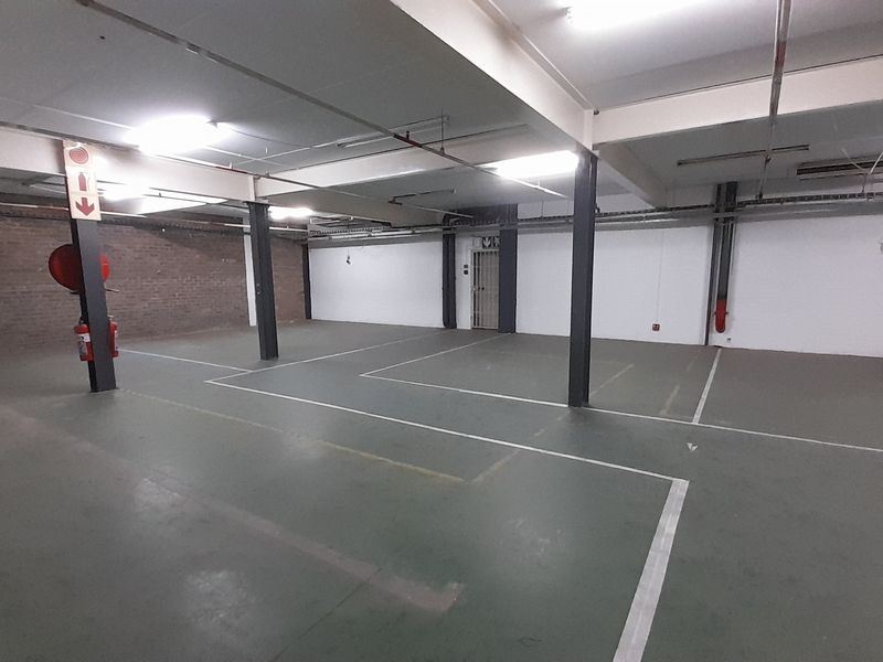 474m Warehouse To Let in Waterfall Office Park - Photo 9