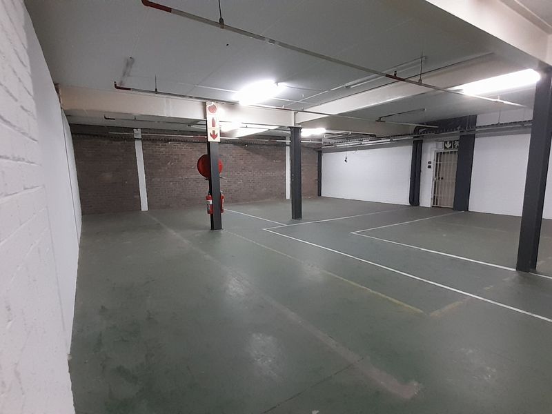 474m Warehouse To Let in Waterfall Office Park - Photo 8