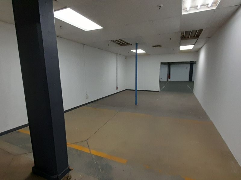 474m Warehouse To Let in Waterfall Office Park - Photo 7