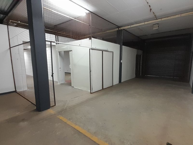 474m Warehouse To Let in Waterfall Office Park - Photo 3