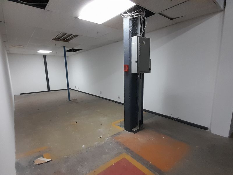 474m Warehouse To Let in Waterfall Office Park - Photo 5