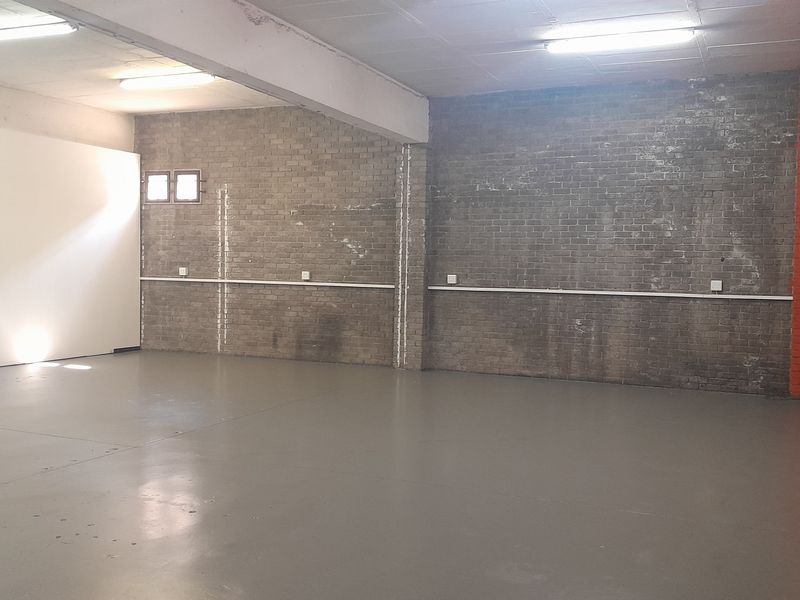 252m Warehouse and Distribution Unit To Let in Kyalami - Photo 4