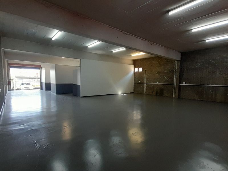 252m Warehouse and Distribution Unit To Let in Kyalami - Photo 2