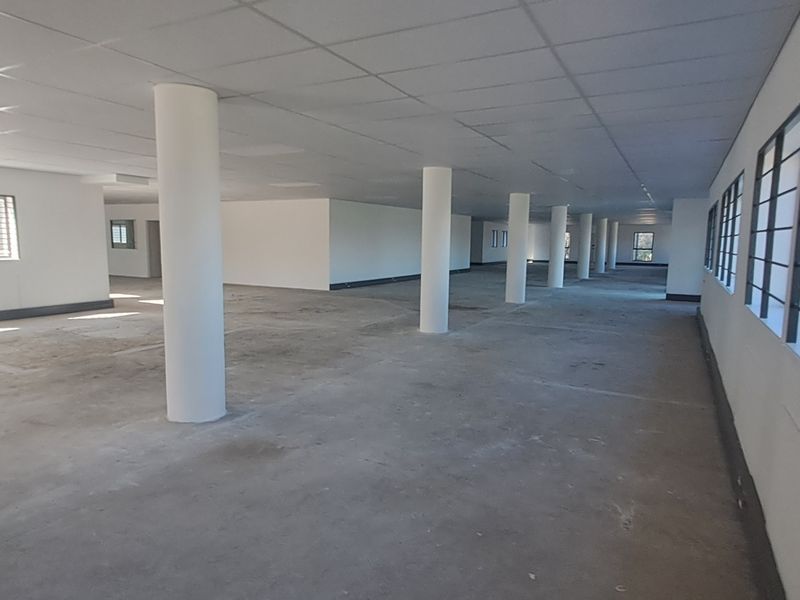 Command Your Own Campus 3,949m Freestanding HQ To Let in Waterfall Office Park - Photo 5