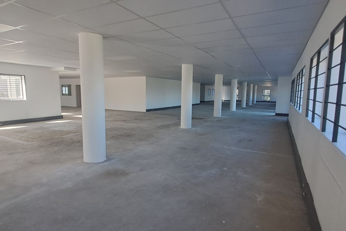 Command Your Own Campus 3,949m Freestanding HQ To Let in Waterfall Office Park - Photo 5