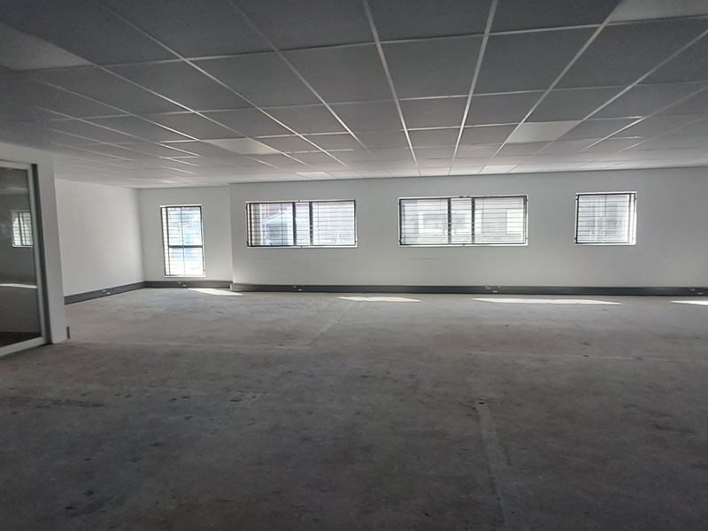 Command Your Own Campus 3,949m Freestanding HQ To Let in Waterfall Office Park - Photo 9