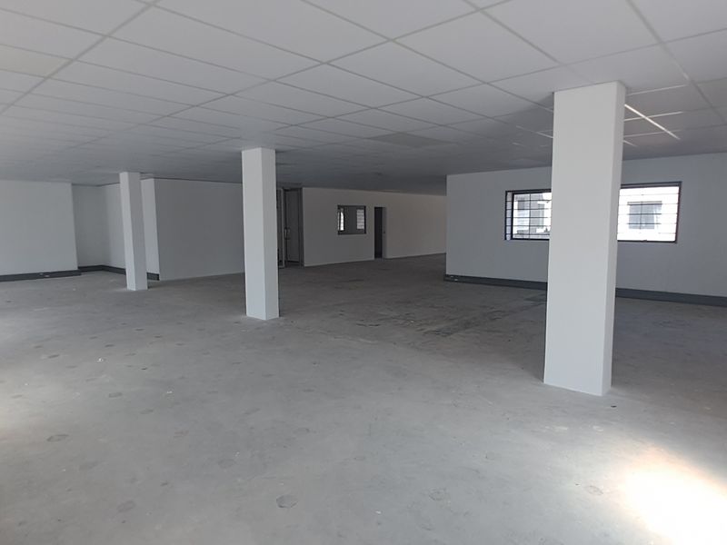 Command Your Own Campus 3,949m Freestanding HQ To Let in Waterfall Office Park - Photo 4