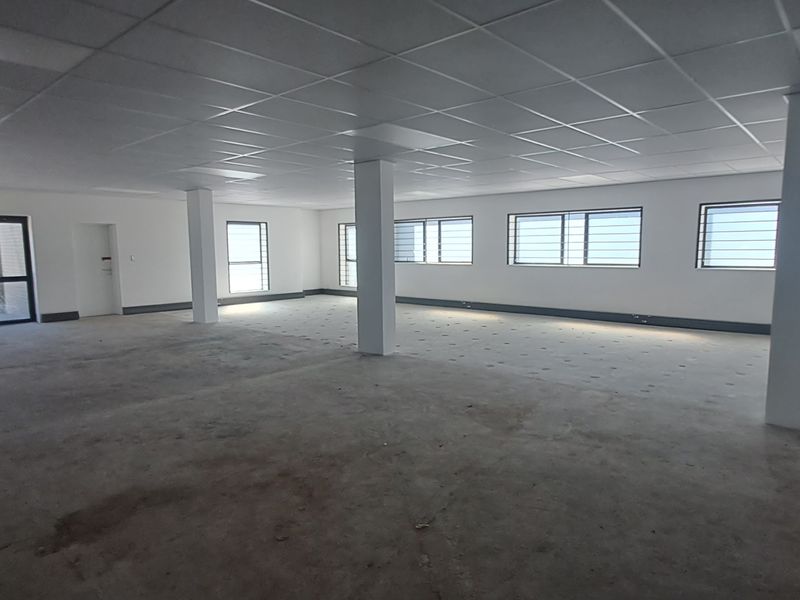 Command Your Own Campus 3,949m Freestanding HQ To Let in Waterfall Office Park - Photo 3