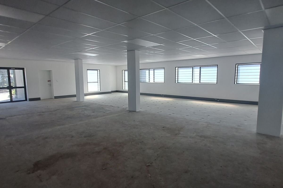 Command Your Own Campus 3,949m Freestanding HQ To Let in Waterfall Office Park - Photo 3
