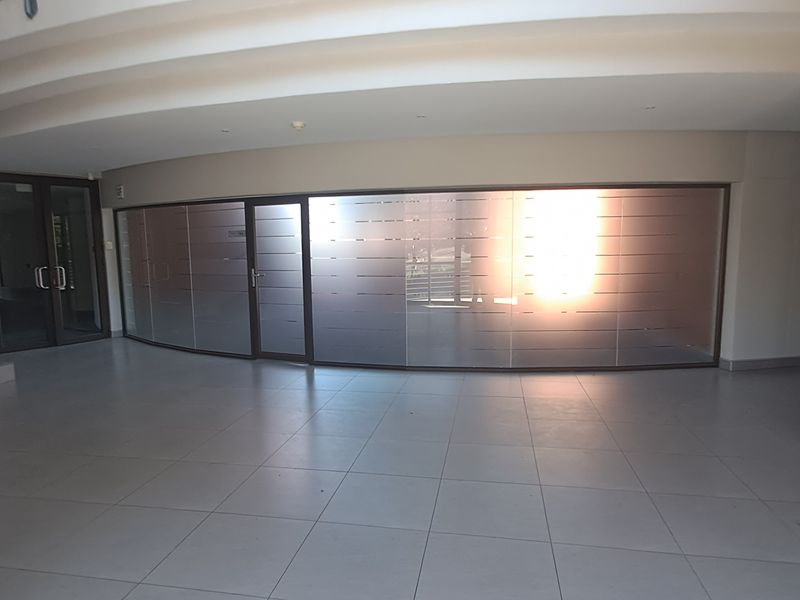 Command the Corridor 3,229m Warehouse & Office HQ To Let in Waterfall Office Park - Photo 4
