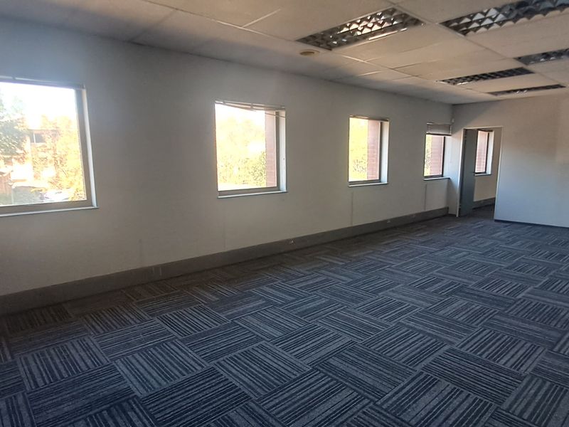 Command the Corridor 3,229m Warehouse & Office HQ To Let in Waterfall Office Park - Photo 8