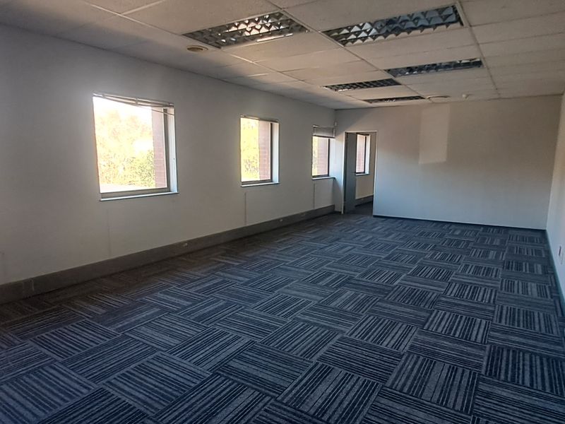 Command the Corridor 3,229m Warehouse & Office HQ To Let in Waterfall Office Park - Photo 9