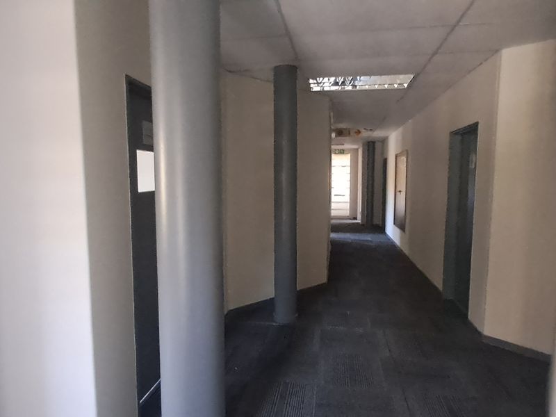 Command the Corridor 3,229m Warehouse & Office HQ To Let in Waterfall Office Park - Photo 5