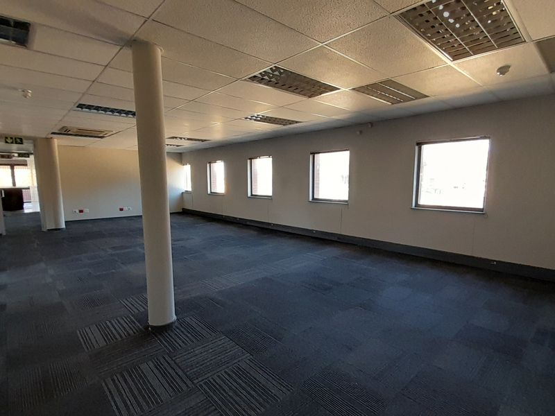 Own the Advantage 3,229m Warehouse with Offices HQ for Sale in Waterfall Office Park - Photo 10