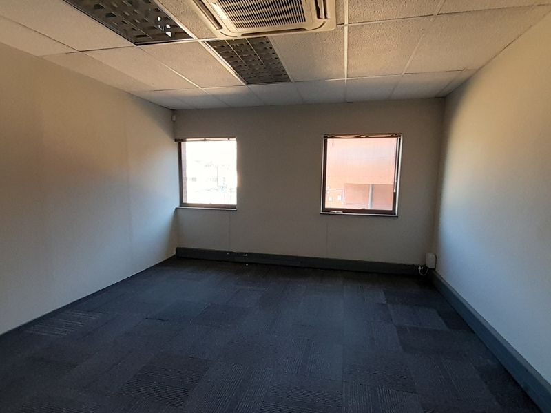 Own the Advantage 3,229m Warehouse with Offices HQ for Sale in Waterfall Office Park - Photo 9