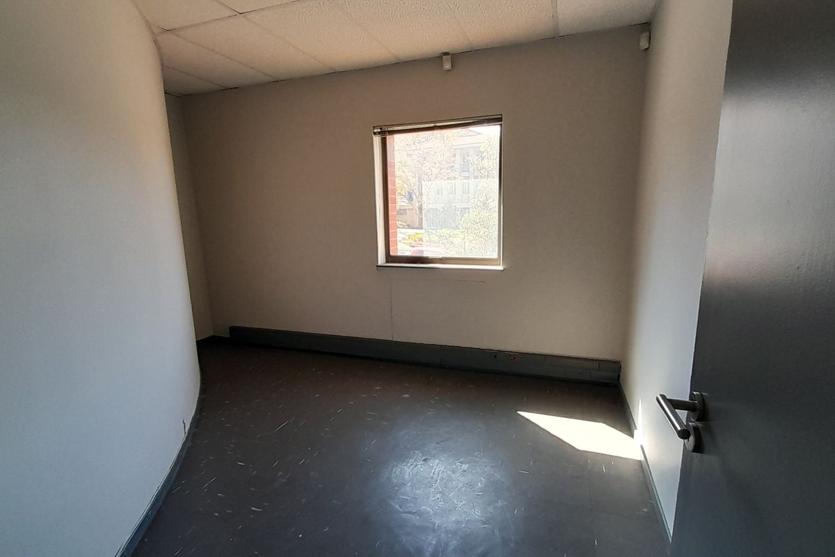 Own the Advantage 3,229m Warehouse with Offices HQ for Sale in Waterfall Office Park - Photo 4