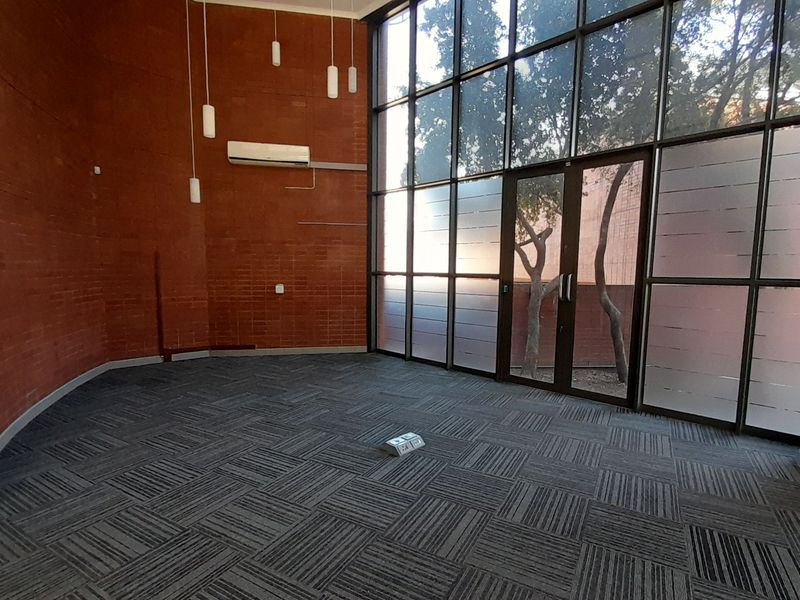 Own the Advantage 3,229m Warehouse with Offices HQ for Sale in Waterfall Office Park - Photo 3