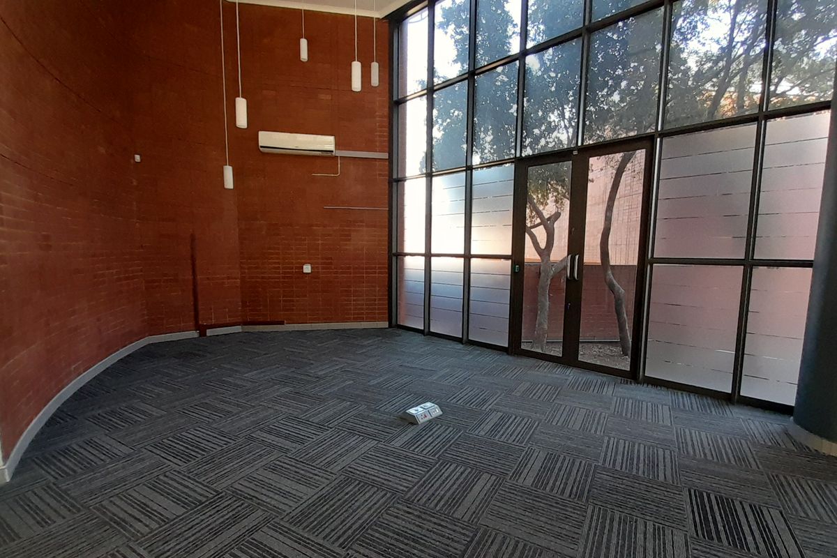 Own the Advantage 3,229m Warehouse with Offices HQ for Sale in Waterfall Office Park - Photo 3