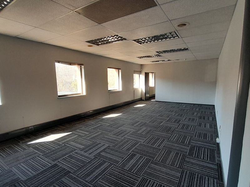Own the Advantage 3,229m Warehouse with Offices HQ for Sale in Waterfall Office Park - Photo 8